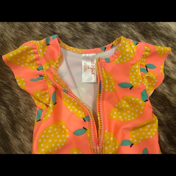 Cat & Jack one-piece swimsuit - Picture 3 of 3